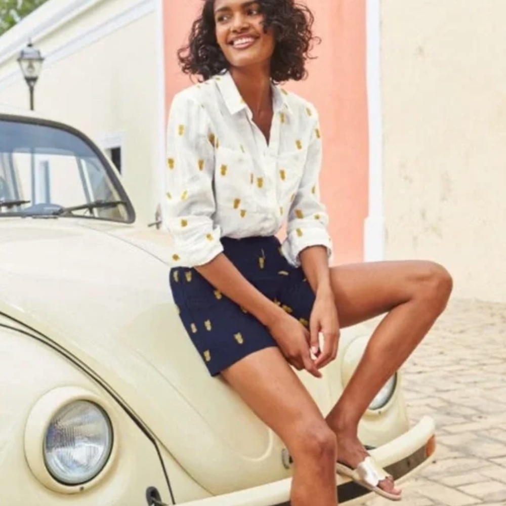 Boden Embroidered Pineapple Shorts - EUC Size 12 (Navy and yellow)
